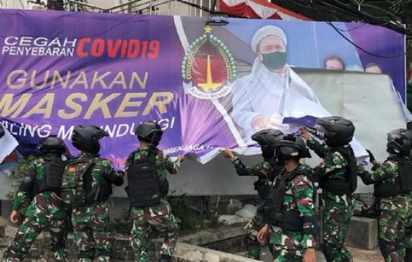 TNI Turunkan Baliho Habib Rizieq, Pangdam Jaya: Bukan Habib Kalau Ucapannya Tidak Baik